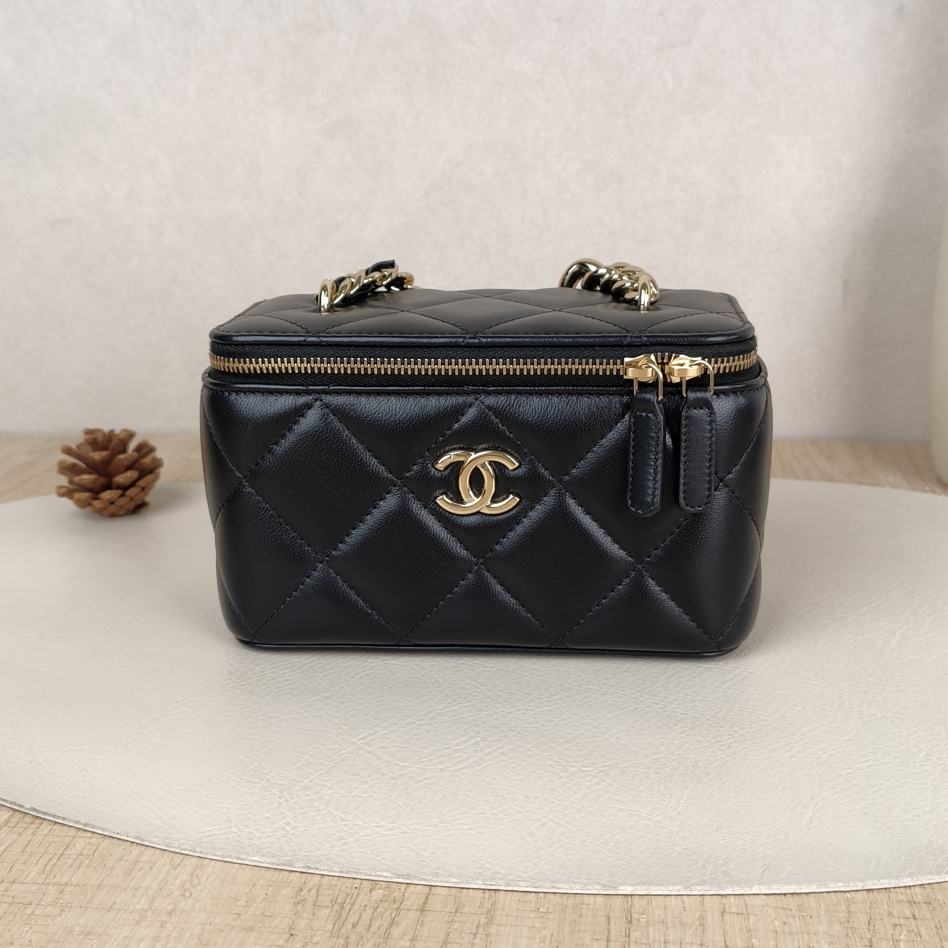 Chanel Crossbody Bag Edition Black Lambskin 16 × 8 × 9.5 cm