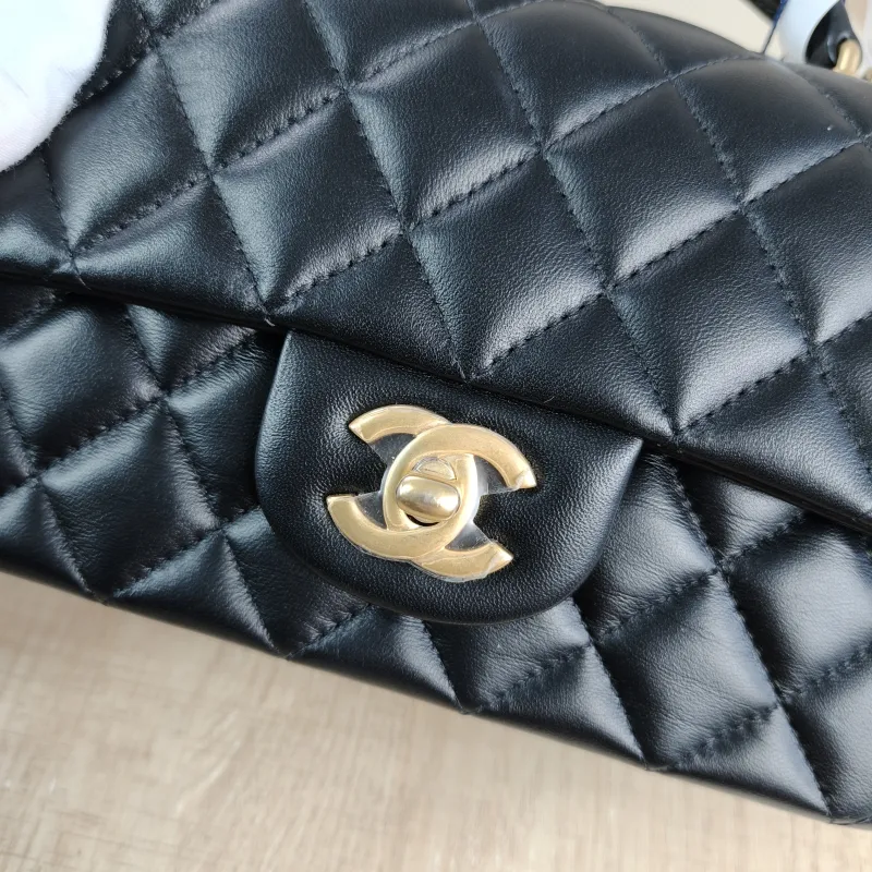 Chanel Crossbody Bag mini Black Lambskin mini20 × 6 × 12 cm — detail view 5 of 15