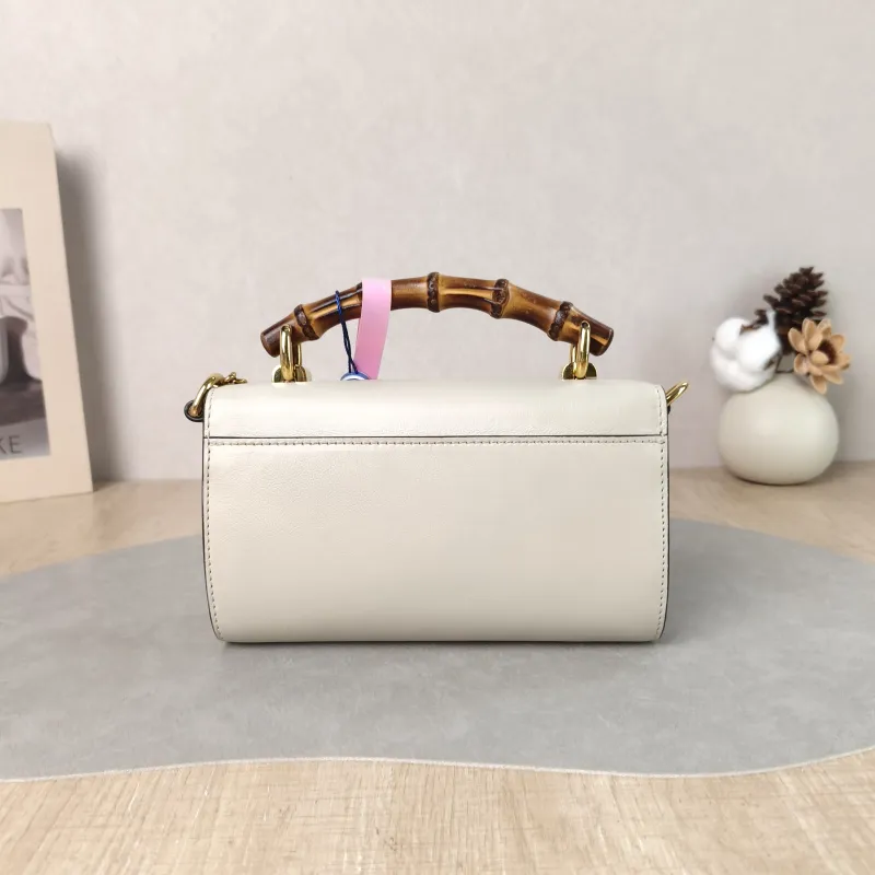 GUCCI Crossbody Bag Diana Crossbody Bag White Calfskin Mini 18.5 × 4 × 11 cm — cover view 2 of 6