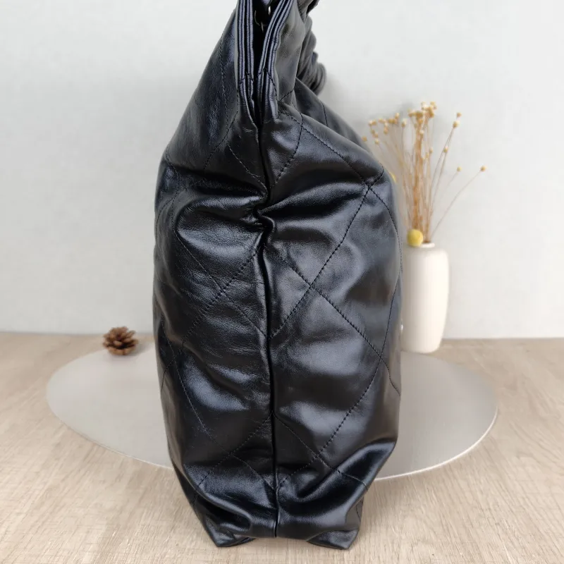 Chanel Shoulder Bag 22Bag Black CC alfskin Large 48 × 10 × 45 cm — detail view 9 of 15