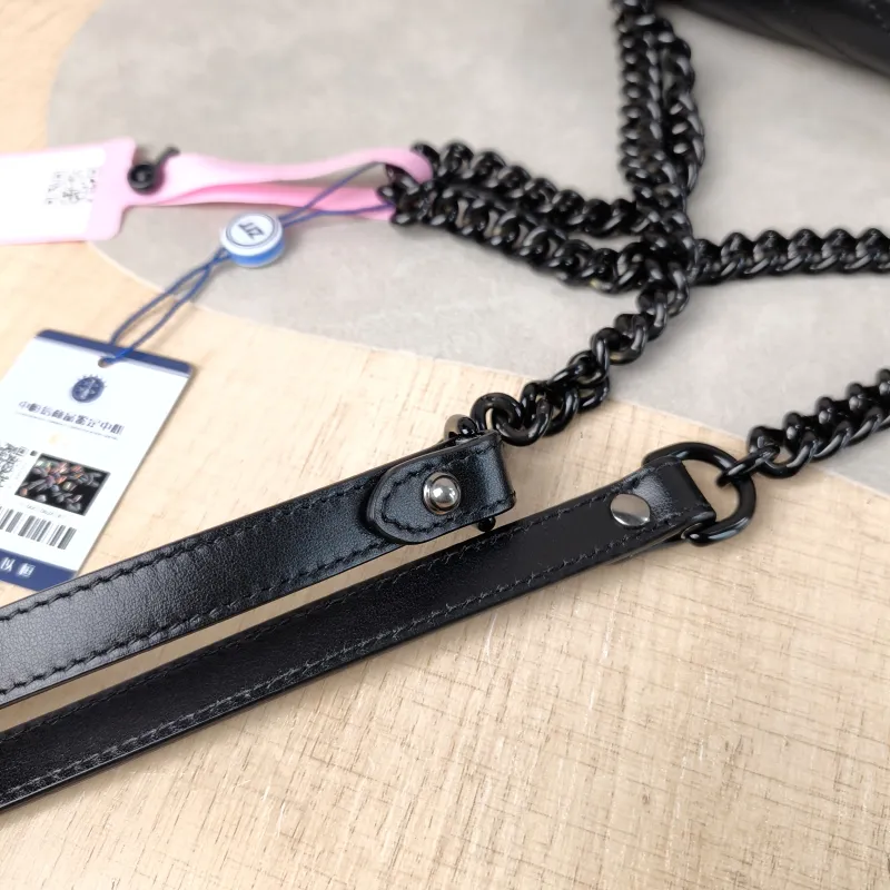 GUCCI Crossbody Bag GG Marmont Medium Marmont 26 So black Black Calfskin Medium 26 × 7 × 15 cm — detail view 1 of 14
