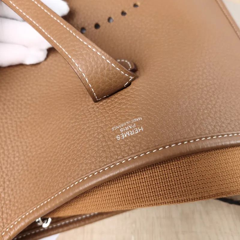Hermès Crossbody Bag Evelyne 29 29 37 Brown TC Calfskin 29 29 × 7 × 30 cm W — detail view 13 of 13
