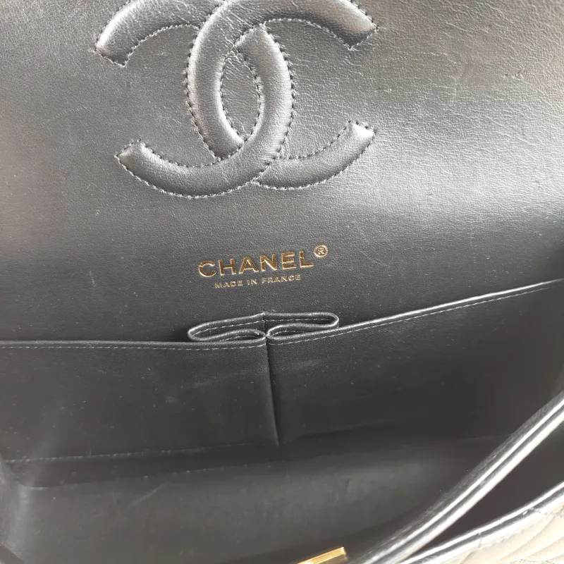 Chanel Crossbody Bag Classic Flap CF Black Lambskin Medium 25.5 × 6.5 × 15.5 cm — detail view 13 of 13