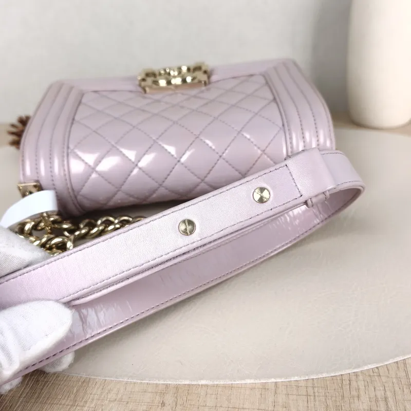 Chanel Crossbody Bag Le Boy​ Patent Leather Small20.5 × 8.5 × 12 cm — detail view 15 of 15