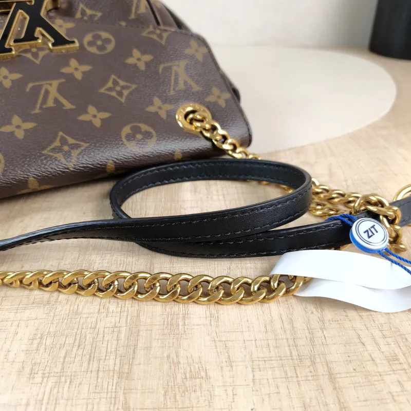 Louis Vuitton Crossbody Bag Passy Messenger Bag Monogram PVC Small23 × 9 × 17 cm — detail view 6 of 13