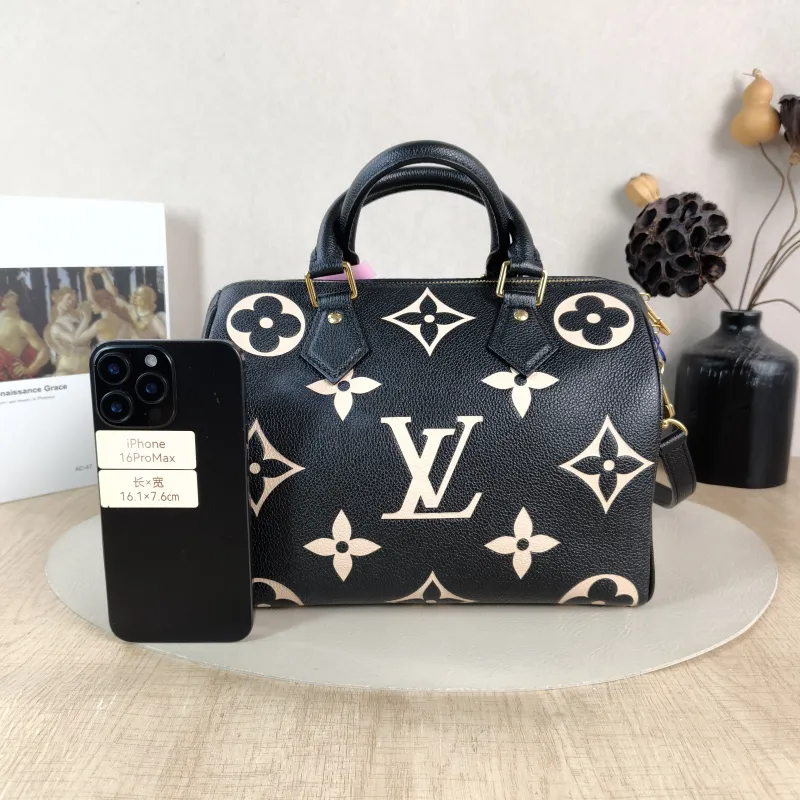 Louis Vuitton Crossbody Bag Speedy25 Black · White Monogram Empreinte Embossed Calfskin Medium 25 × 15 × 19 cm — cover view 4 of 6