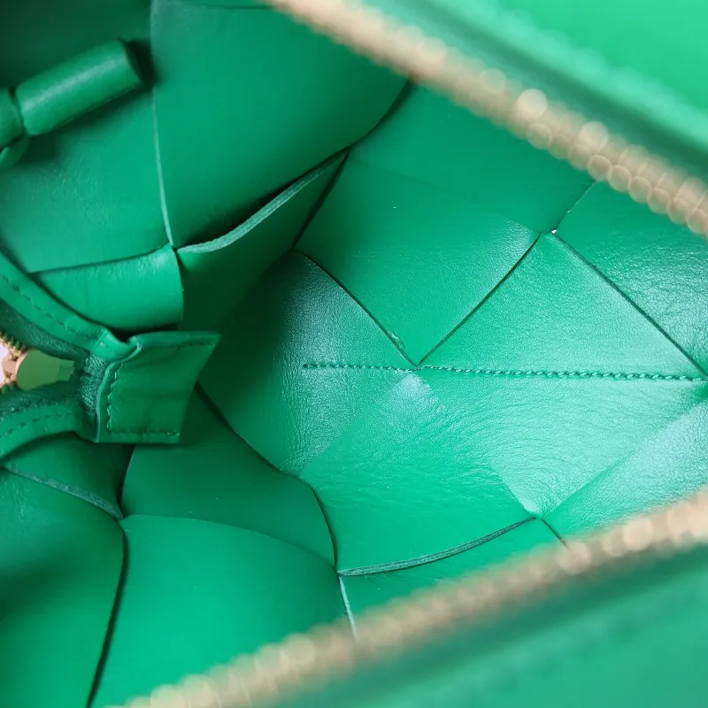 Bottega Veneta Shoulder Bag Cassette Shoulder Crossbody Bag Green Lambskin One Size15 × 7 × 13 cm — detail view 8 of 9