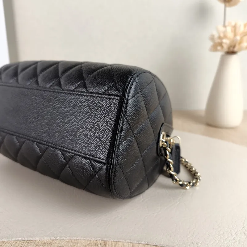 Chanel Crossbody Bag Crossbody Bag Black Grained Calfskin One Size 18.5 × 11 × 11.5 cm — detail view 11 of 11