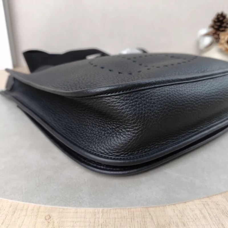 Hermès Crossbody Bag Evelyne 29 29Black Clemence Taurillon TC Calfskin Small29 × 8 × 30 cm — detail view 5 of 16