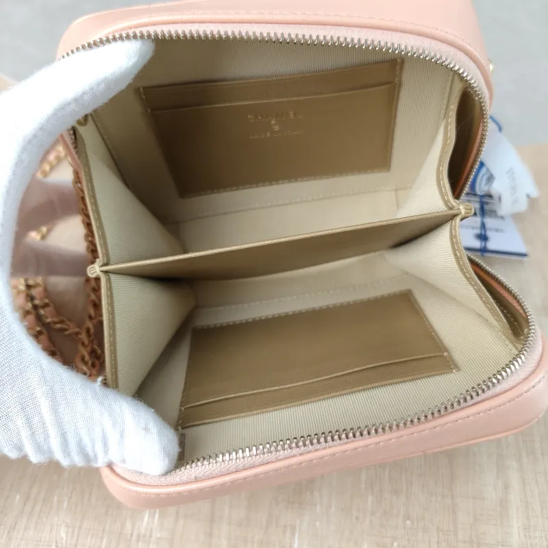 Chanel Crossbody Bag Camera Bag Pink Lambskin One Size 14.5 × 6 × 10.5 cm 31 — detail view 5 of 11