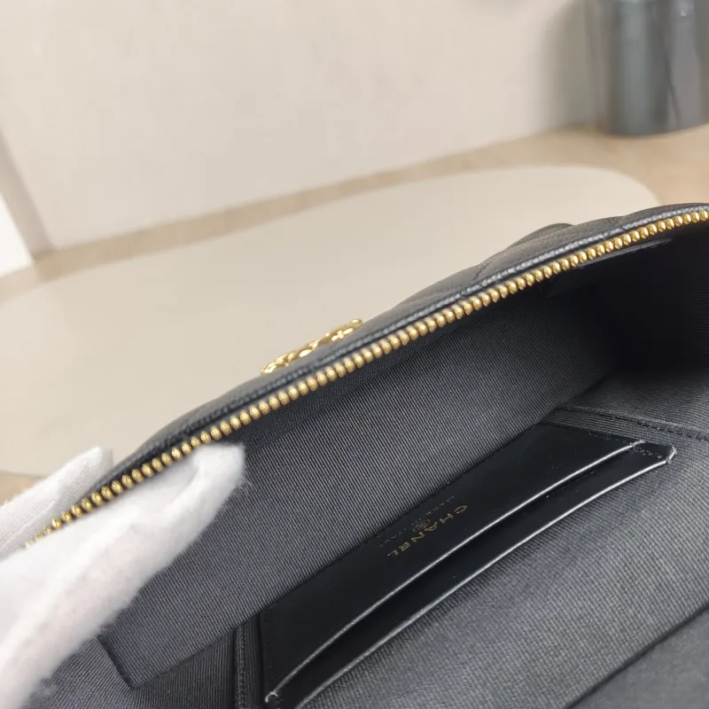 Chanel Crossbody Baglp Box Bag Top Handle Crossbody Bag Black Calfskin One Size19.5 × 5 × 17 cm — detail view 2 of 13