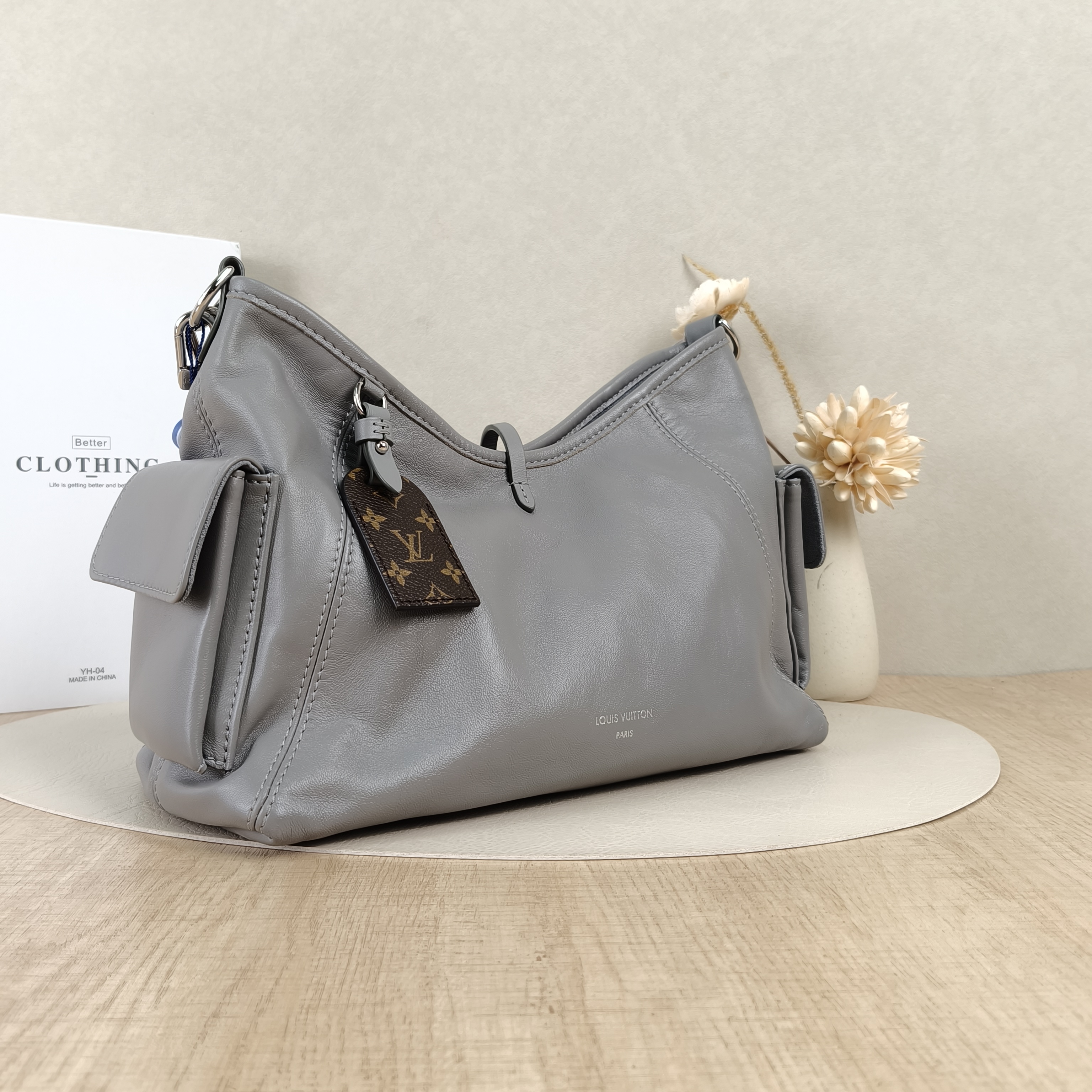 Louis Vuitton Crossbody Bag Carryall Cargo Vibe Grey SL ambskin Small33.5 × 15 × 23 cm — cover view 3 of 8