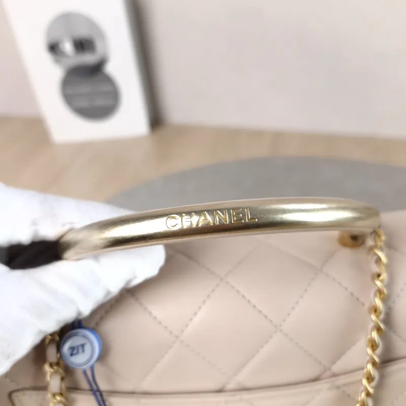 Chanel Crossbody Bag Crossbody Bag Beige Calfskin One Size24 × 10 × 16 cm — detail view 11 of 13