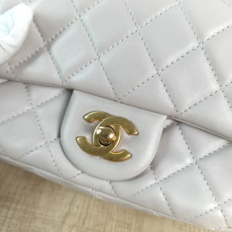 Chanel Crossbody Bag Lambskin One Size17 × 8 × 13.5 cm — detail view 11 of 13