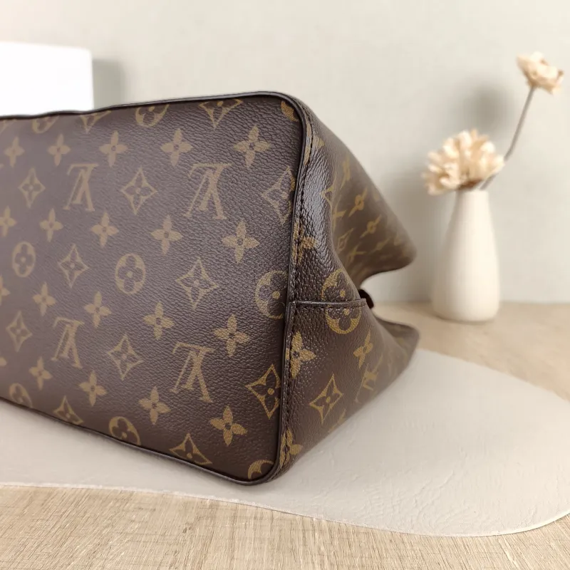 Louis Vuitton Shoulder Bag NÉONOÉ Bucket Bag PVC Medium 26 × 17.5 × 26 cm Conditioned — detail view 2 of 10
