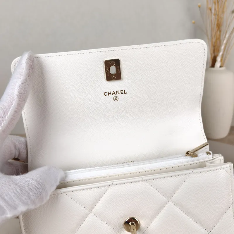 Chanel Crossbody Bag woc White Grained Calfskin 19.2 × 6 × 10.5 cm — detail view 1 of 13