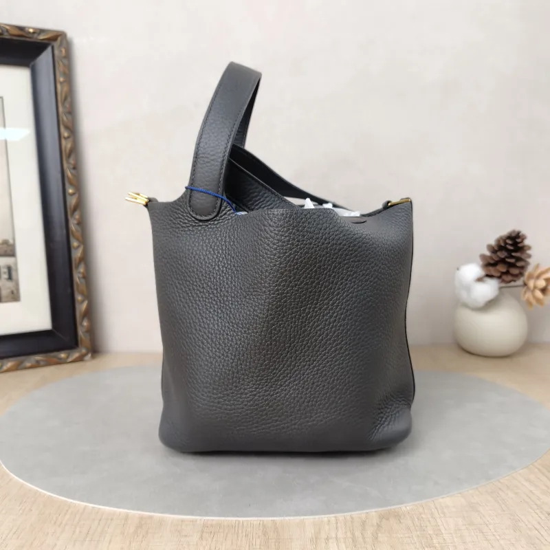Hermès Top Handle Bag Picotin Lock 18 18Dark Grey Taurillon Clemence TC Calfskin Small18 × 13 × 18 cm — detail view 4 of 16