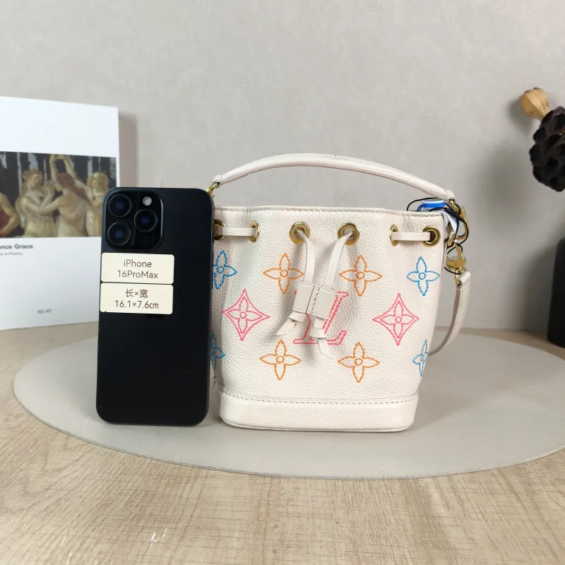 Louis Vuitton Crossbody Bag NANO NOÉ Bucket Bag Nano White · Embroidered Calfskinnano13 × 10 × 16 cm — cover view 5 of 5