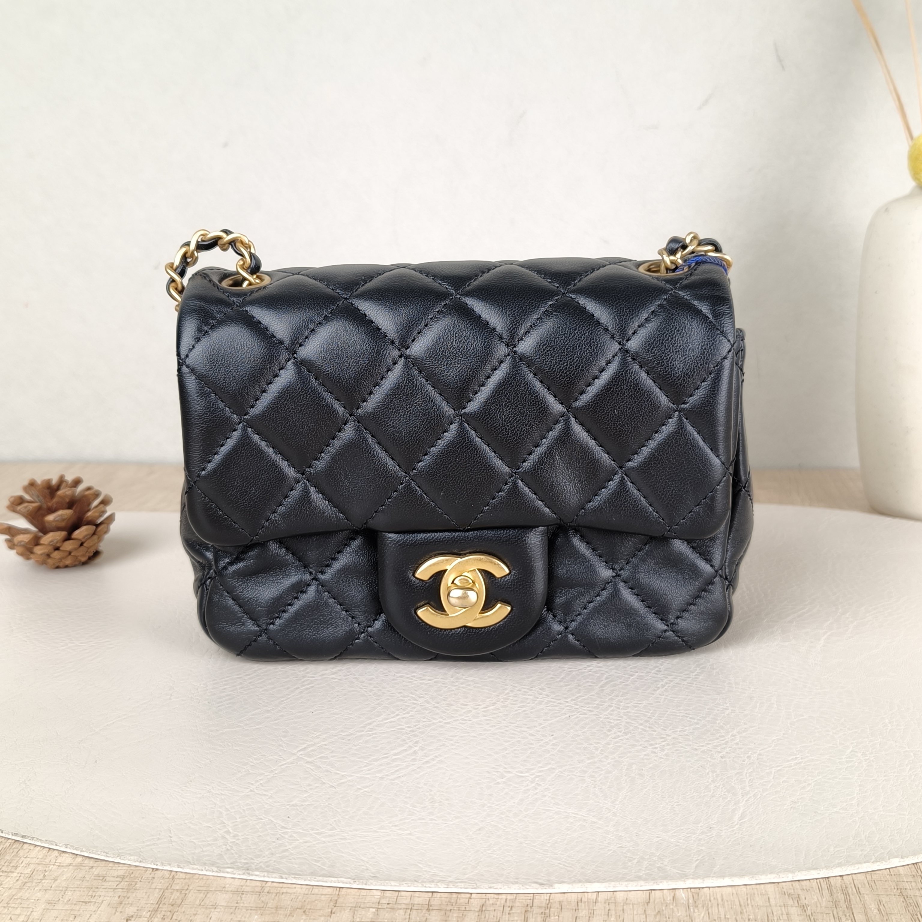 Chanel Crossbody Bag Black Lambskinmini17 × 8 × 13.5 cm