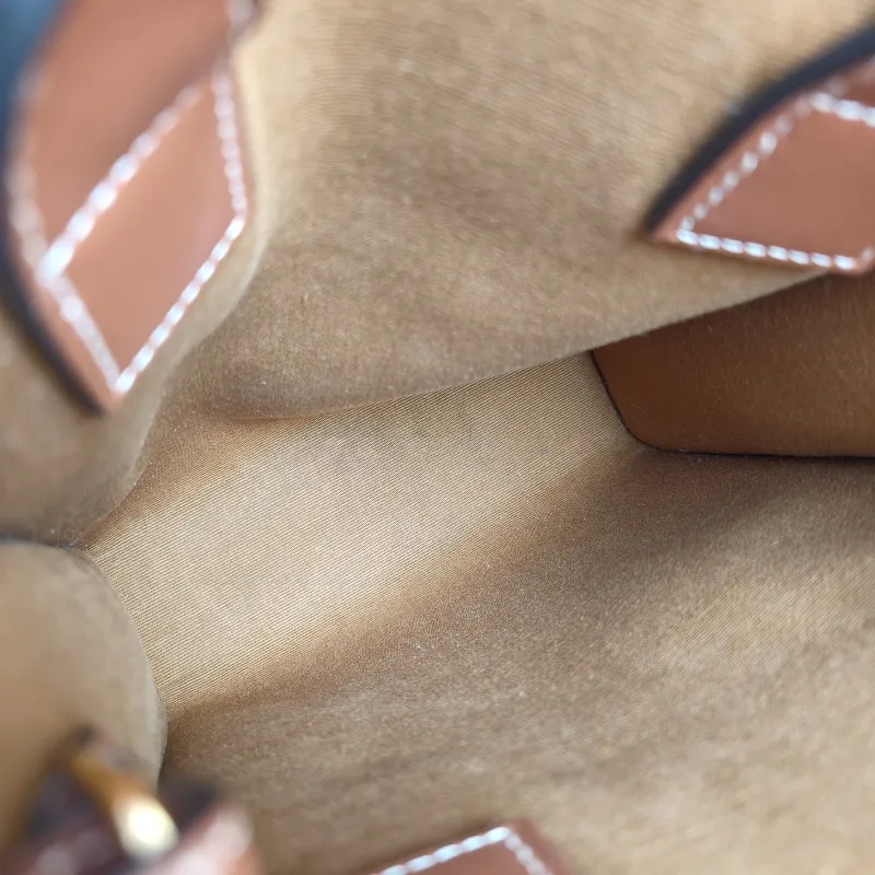 CELINE Crossbody Bag CABAS Mini Monogram PV Cmini17 × 4 × 20.5 cm — detail view 6 of 9