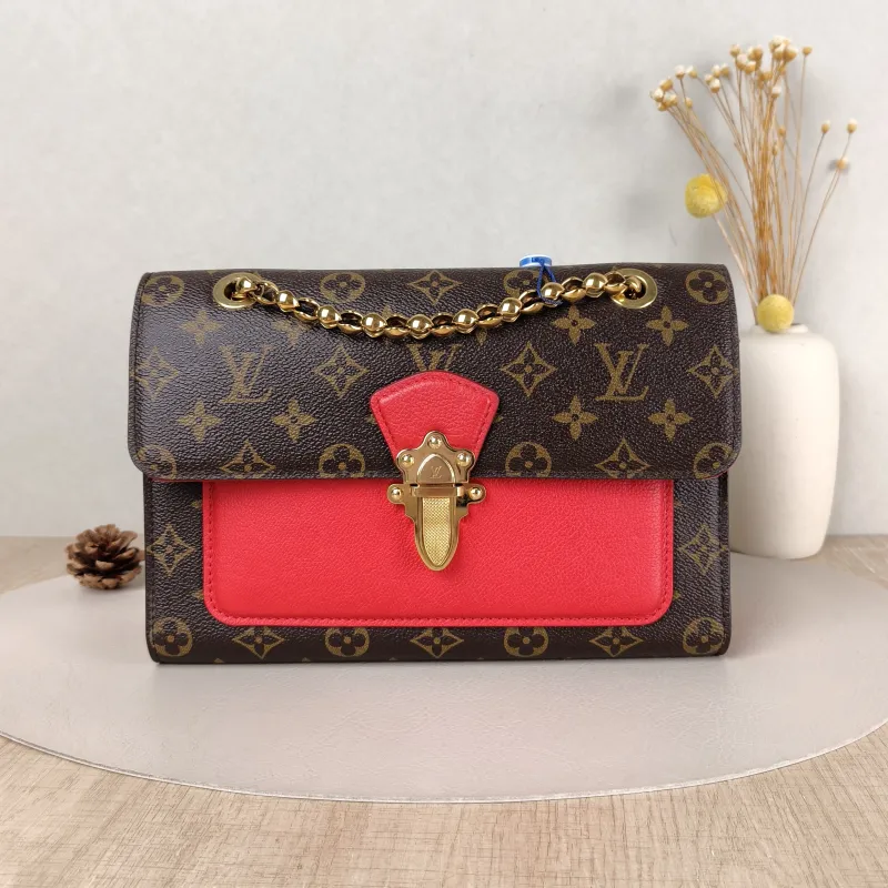 Louis Vuitton Crossbody Bag VICTOIRE Red PVC · Calfskin One Size 27 × 10 × 17 cm