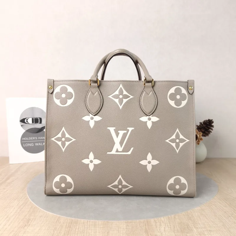 Louis Vuitton Shoulder Bag Onthego Medium · White Empreinte Embossed Calfskin Medium35 × 14 × 27 cm
