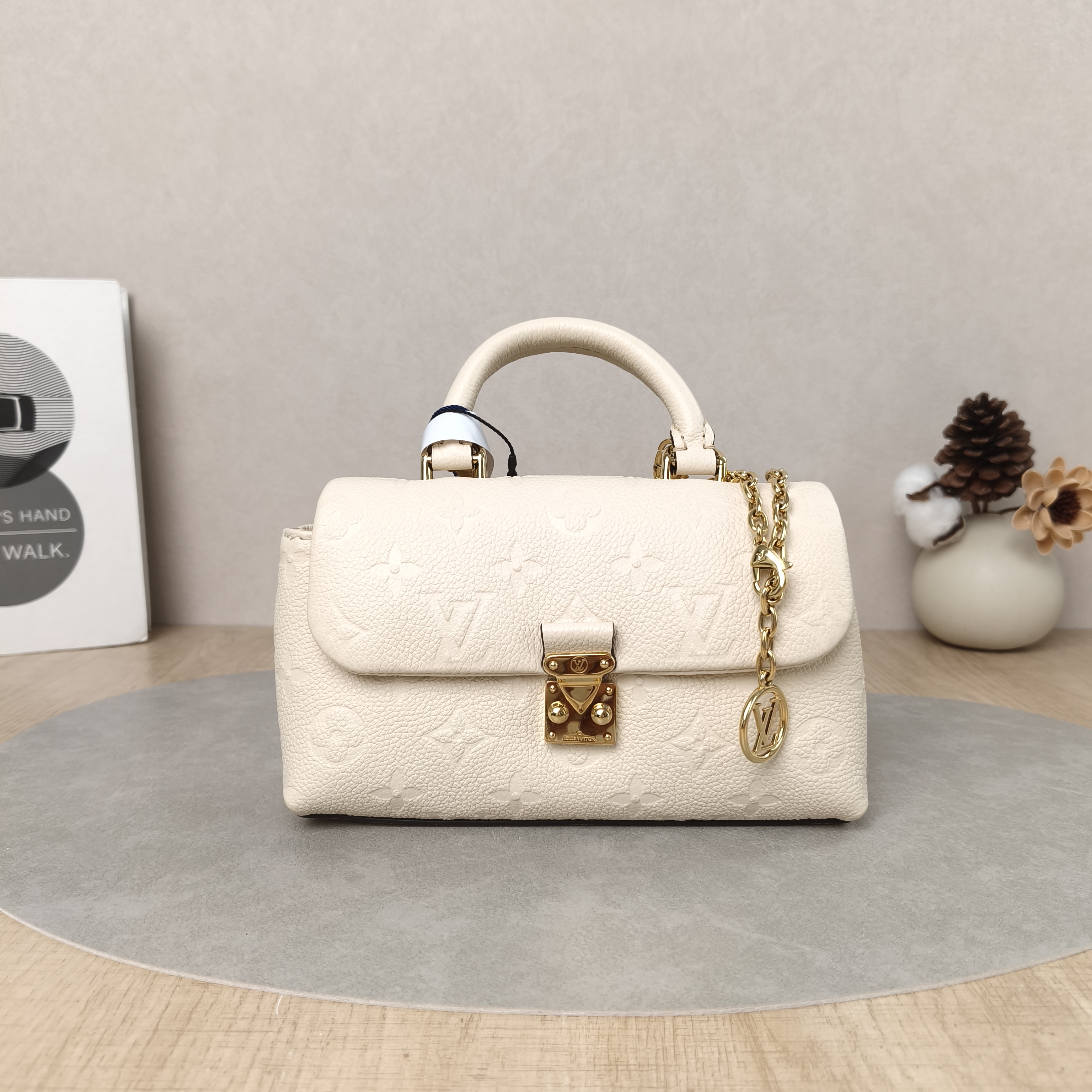 Louis Vuitton Crossbody Bag MADELEINE White Empreinte Embossed Calfskinnano21 × 6 × 12.5 cm