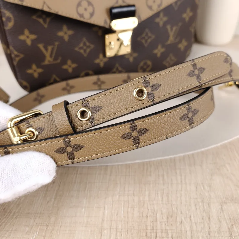 Louis Vuitton Crossbody Bag Pochette Métis Monogram Colorblock PVC Medium 25 × 7 × 19 cm — detail view 2 of 14