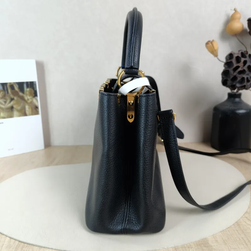 Louis Vuitton Top Handle Bag Capucines Black · Calfskin Medium31.5 × 11 × 20 cm — detail view 3 of 14