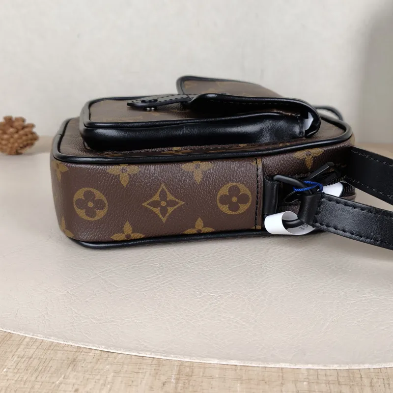 Louis Vuitton Crossbody Bag Christopher Camera Bag Monogram PVC Mini 15 × 8 × 17 cm — detail view 7 of 10