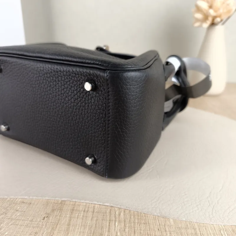 Hermès Shoulder Bag Lindy Mini 19 89Noir Black Taurillon Clemence TC Calfskin Mini 19 × 9 × 13 cm G — detail view 2 of 11