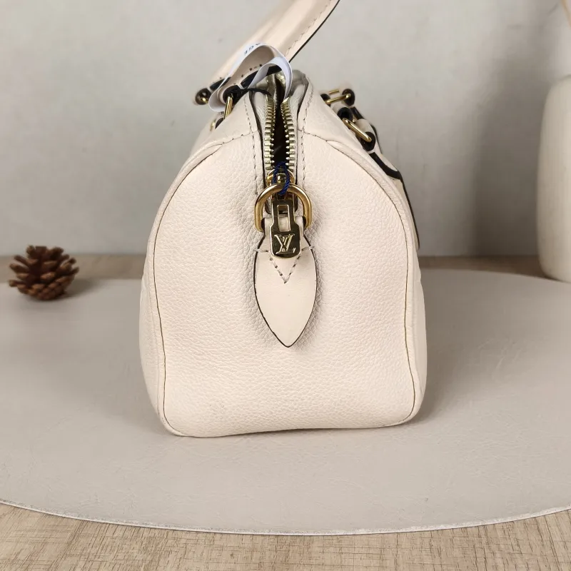 Louis Vuitton Crossbody Bag Speedy20 White Empreinte Embossed Calfskin Small20.5 × 12 × 13.5 cm — detail view 4 of 12