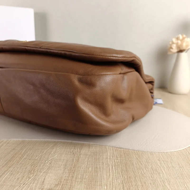 SAINT LAURENT Crossbody Bag Jamie 4.3 Chain Bag Caramel Lambskin Large 43 × 9 × 29 cm — detail view 10 of 11