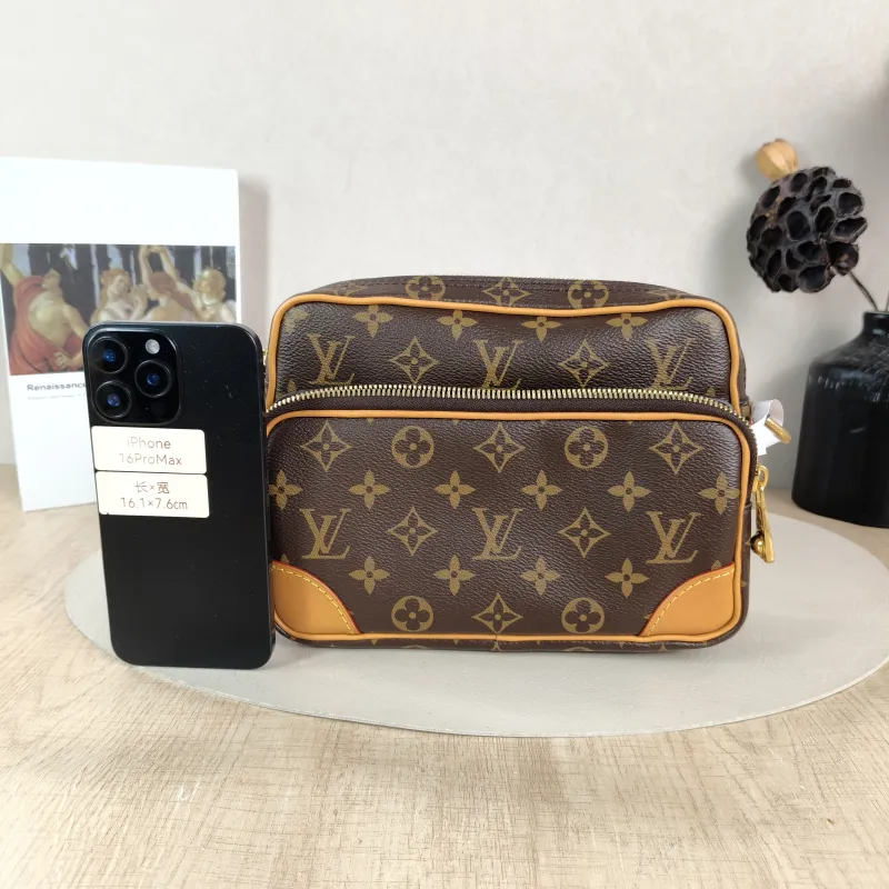 Louis Vuitton Crossbody Bag Nil Messenger Bag Monogram PVC 22 × 7 × 16.5 cm — cover view 3 of 5