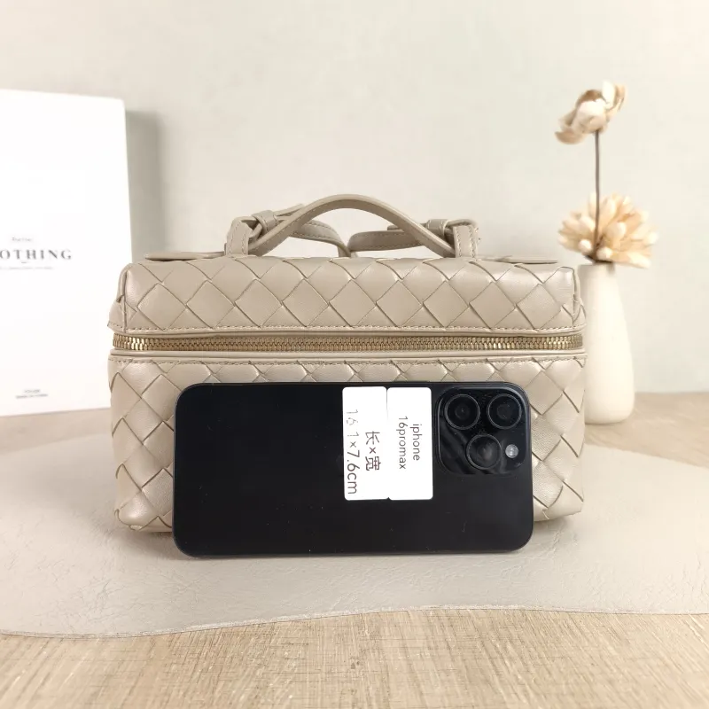 Bottega Veneta Crossbody Bag Bang Bang Cosmetic Bag Grey Lambskin One Size 22 × 6 × 12 cm — cover view 3 of 5
