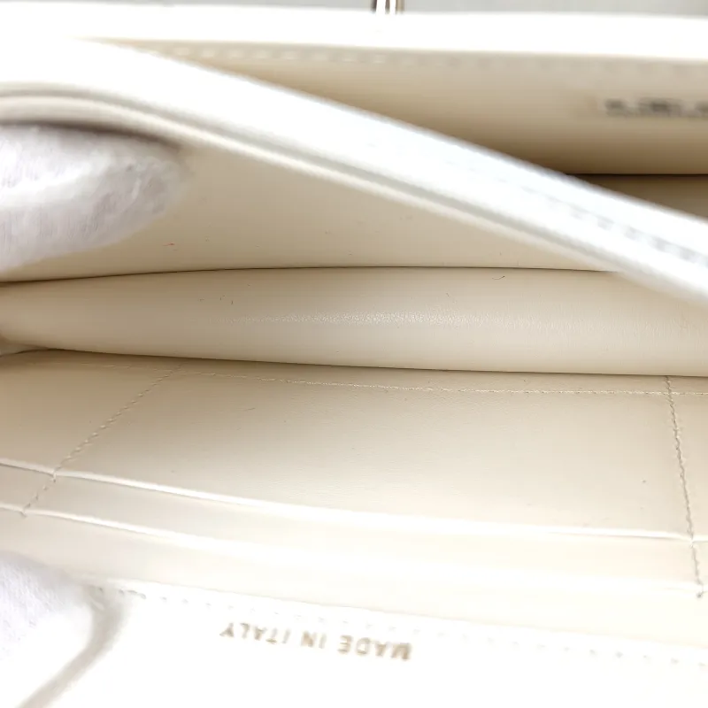 Chanel Crossbody Bag woc White Grained Calfskin 19.2 × 6 × 10.5 cm — detail view 8 of 13