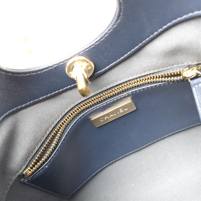 Chanel Crossbody Bag31Bag Navy Waxed Leathermini23 × 5.5 × 22 cm — detail view 3 of 16