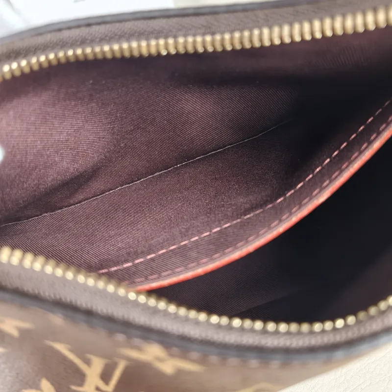 Louis Vuitton Crossbody Bag Boulogne PVC Small 26 × 9.5 × 16 cm — detail view 5 of 11