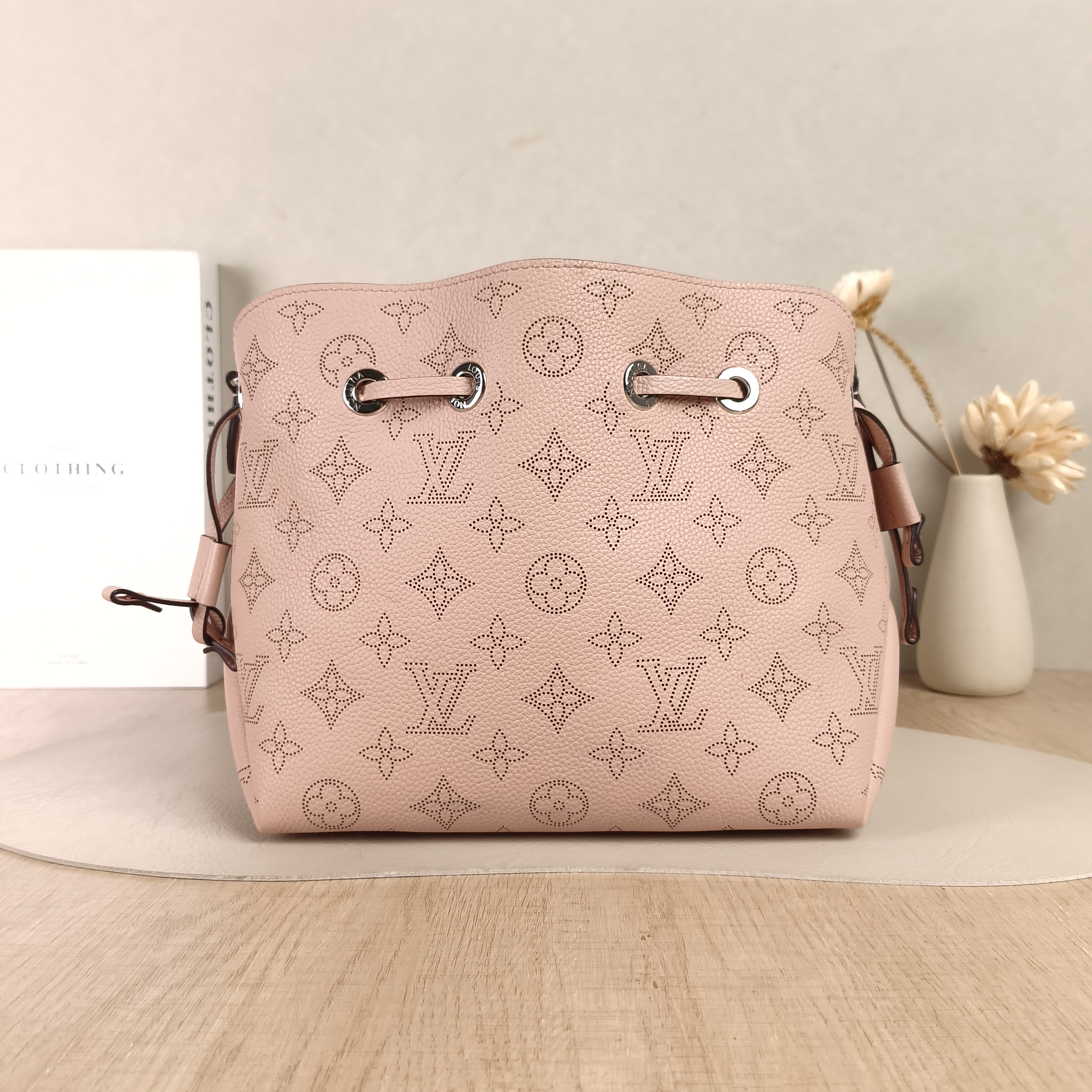Louis Vuitton Crossbody Bag BELLA Pink Calfskin22 × 14 × 19 cm — cover view 2 of 5