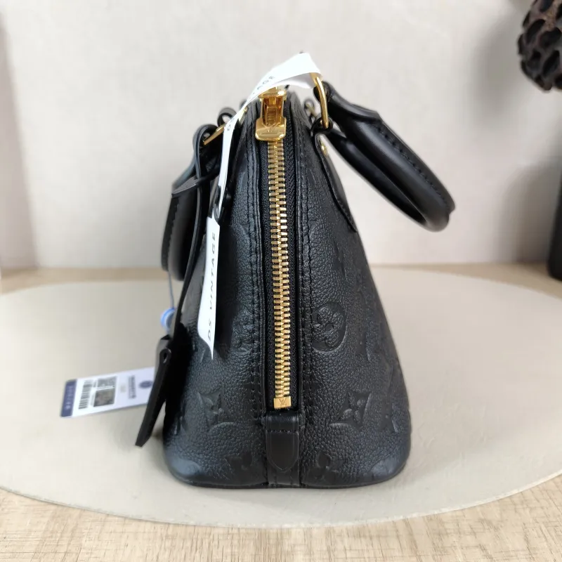 Louis Vuitton Top Handle Bag Alma BB Black Calfskin BB 23.5 × 11.5 × 17.5 cm — detail view 6 of 11