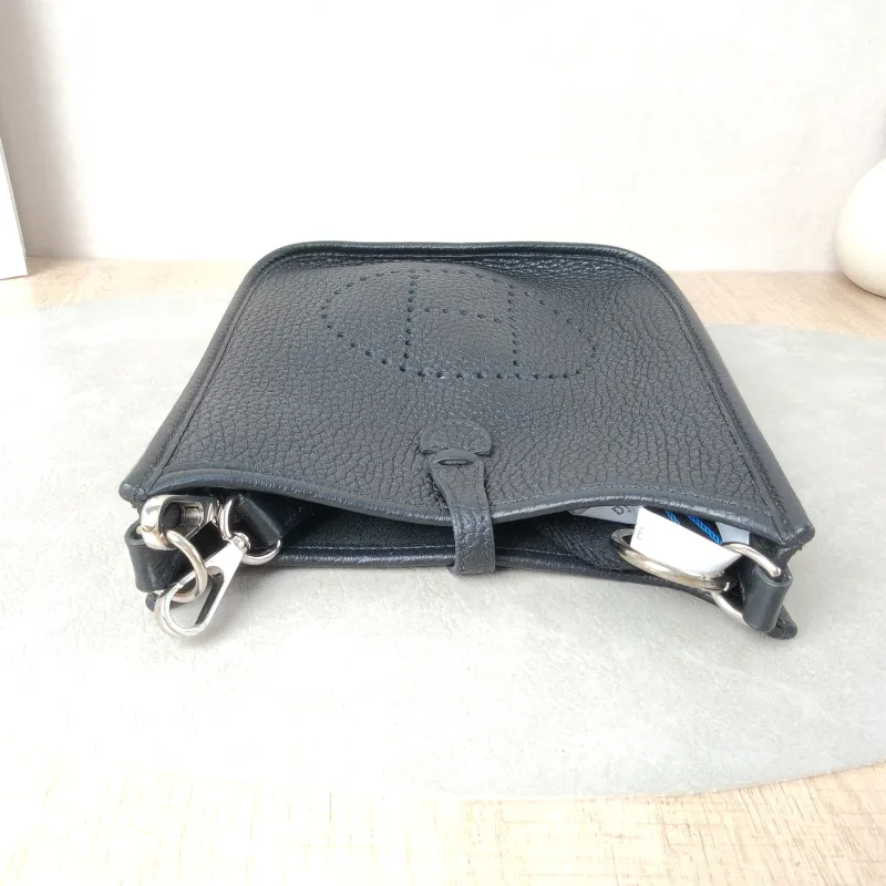 Hermès Crossbody Bag Evelyne Mini 16 Mini 16 Black TC Calfskin Mini 17 × 5.5 × 18 cm U — detail view 1 of 12