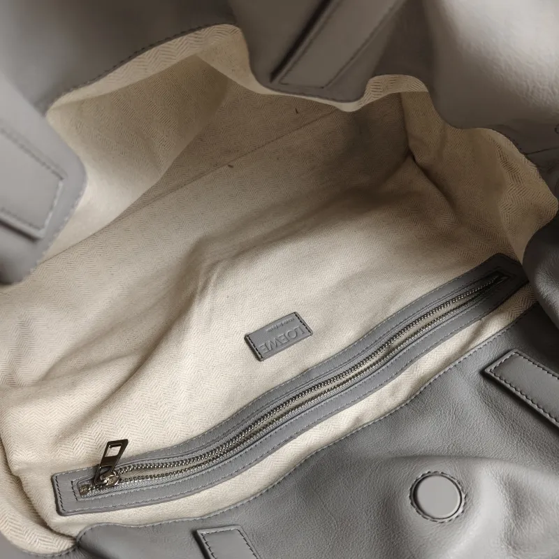 LOEWE Shoulder Bag Flamenco Grey Calfskin Large 38 × 14 × 29 cm — detail view 8 of 11