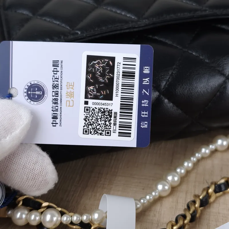 Chanel Crossbody Bag24p Pearl Black Lambskinmini17 × 5 × 12.5 cm — detail view 1 of 14
