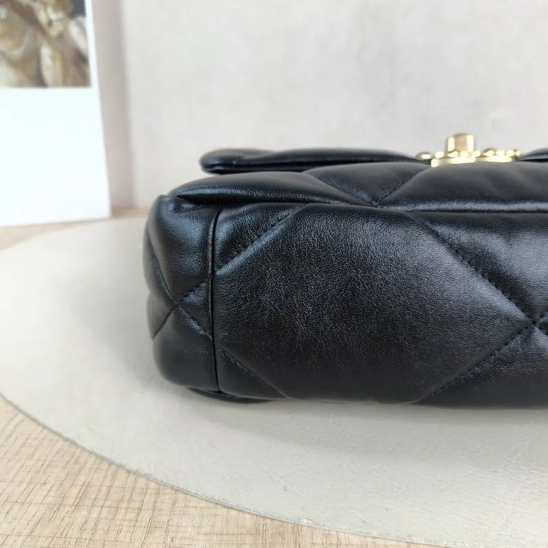 Chanel Crossbody Bag 19Bag Black SL ambskin Small 26 × 9 × 16 cm — detail view 5 of 12