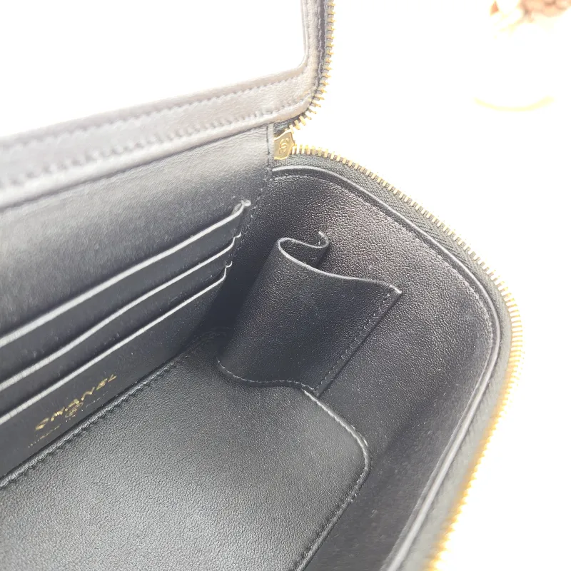 Chanel Crossbody Bag Black Lambskin Mini 16 × 8 × 9.5 cm — detail view 2 of 15
