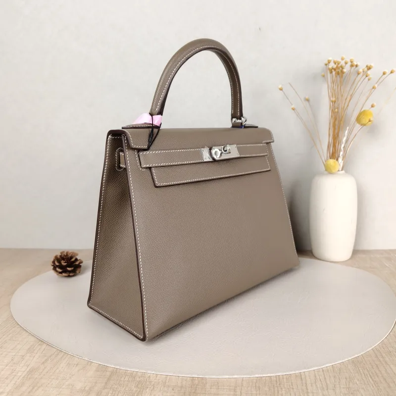 Hermès Shoulder Bag Kelly 28 Silver-Tone Hardware18 Epsom Calfskin Medium28 × 10 × 22 cm — cover view 2 of 5
