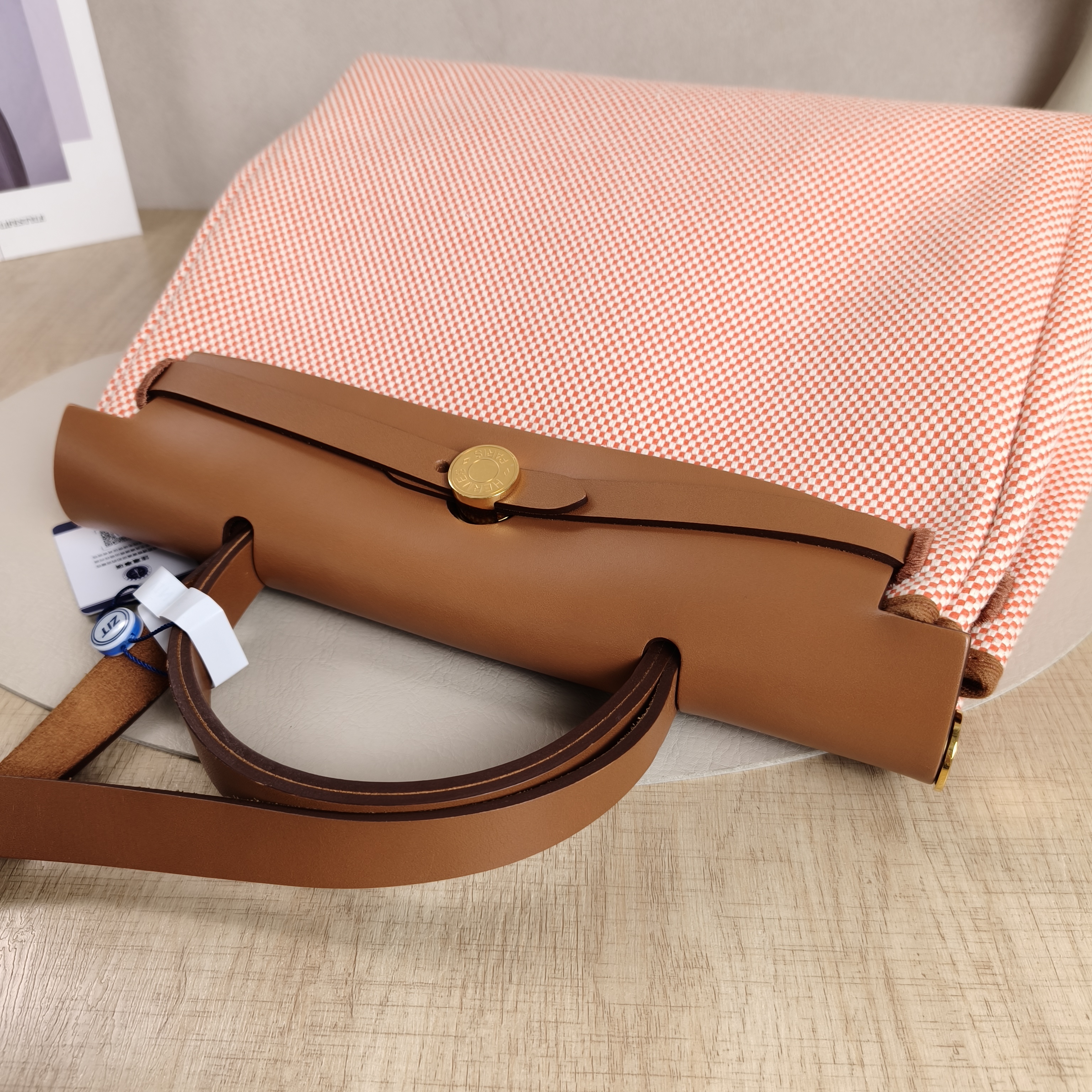 Hermès Shoulder Bag Herbag 31Pink · White Canvas Medium31 × 10 × 25 cm — cover view 4 of 12
