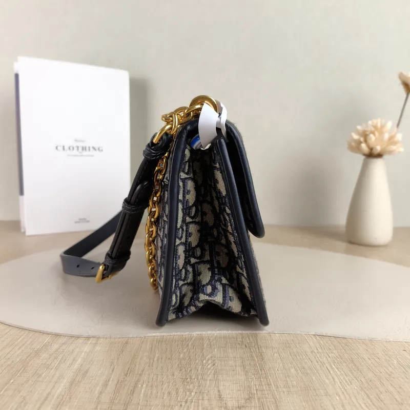 DIOR Crossbody Bag 30Montaigne 30 Edition Canvas Medium 25 × 9 × 16.5 cm — detail view 3 of 11