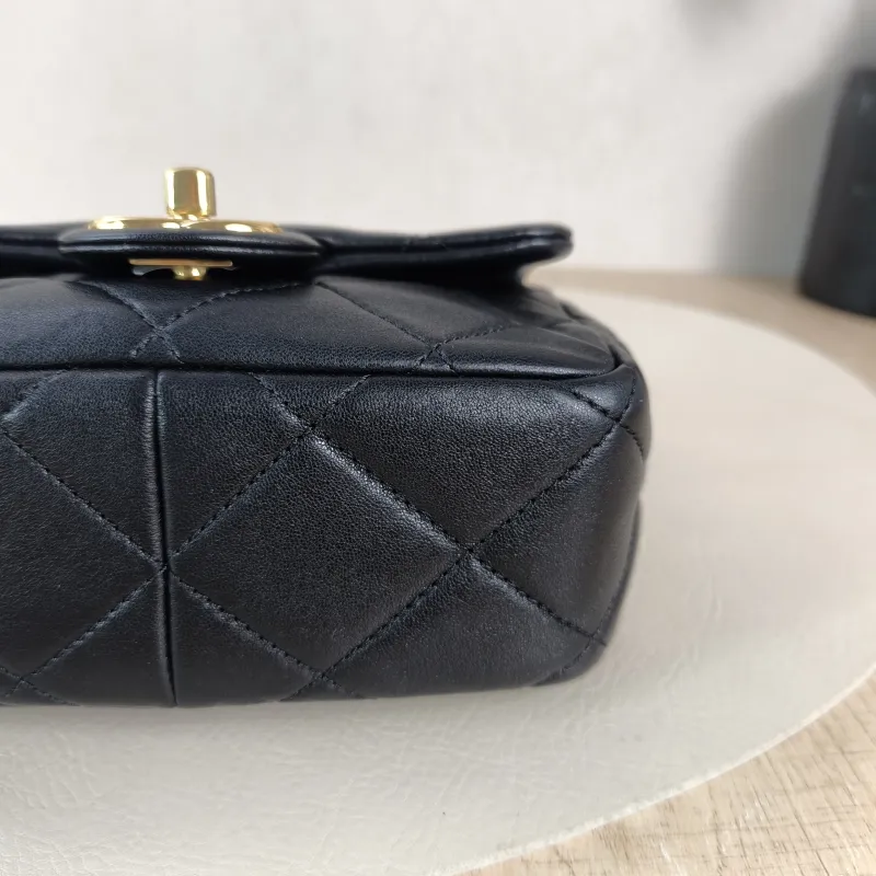 Chanel Top Handle Bag Black Lambskin Mini 17 × 6 × 13 cm — detail view 2 of 12