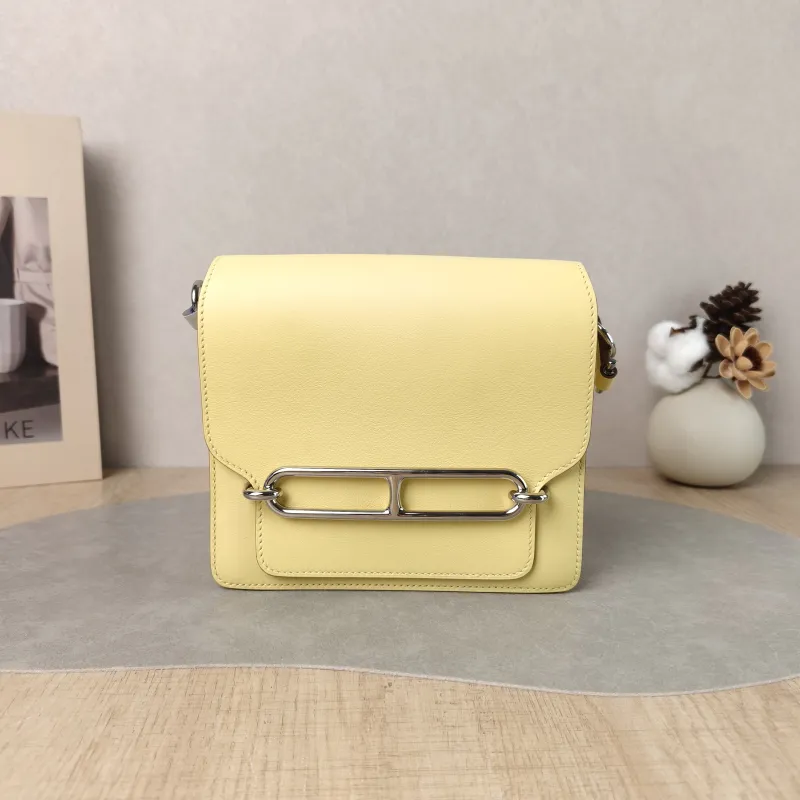 Hermès Crossbody Bag Roulis 19 1Z Swift Calfskin Mini 18 × 6 × 15 cm Z